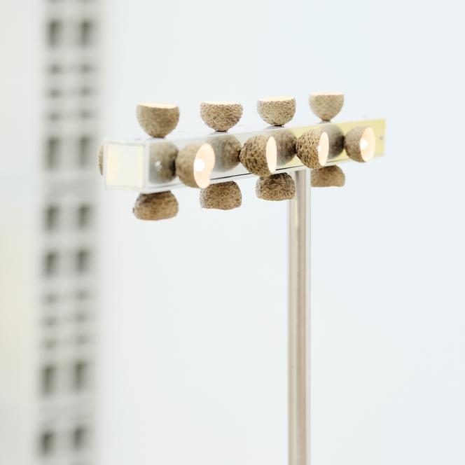 Lampe hybride UFO, de Simon Dupety, présentée à la Design Parade Hyères.