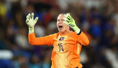 la gardienne des Bleues dénonce «la haine» en ligne après l'élimination à l’Euro