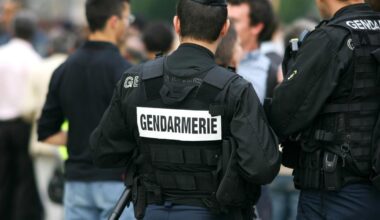 Un restaurateur poignardé par une «horde déchaînée» de dizaines d’individus devant son établissement, à Jullouville dans la Manche