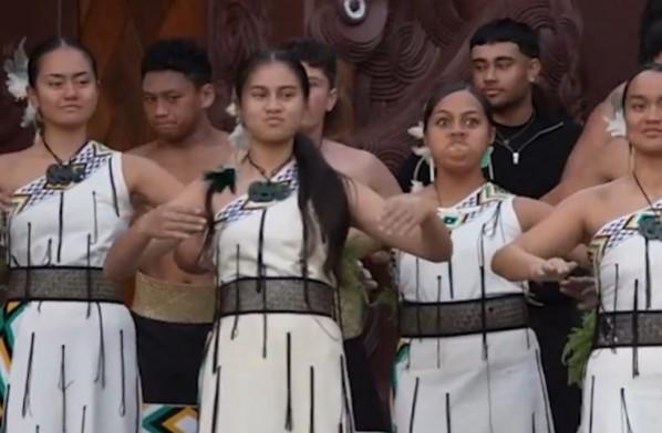 en vidéo, le vibrant accueil réservé par les Maoris aux Bleus en tournée en Nouvelle-Zélande