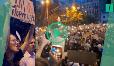 En Ukraine, Volodymyr Zelensky fait face à de premières manifestations depuis le début de la guerre