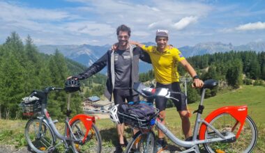 deux amis parcourent les 131 km d’une étape mythique du Tour de France en Vélo’v