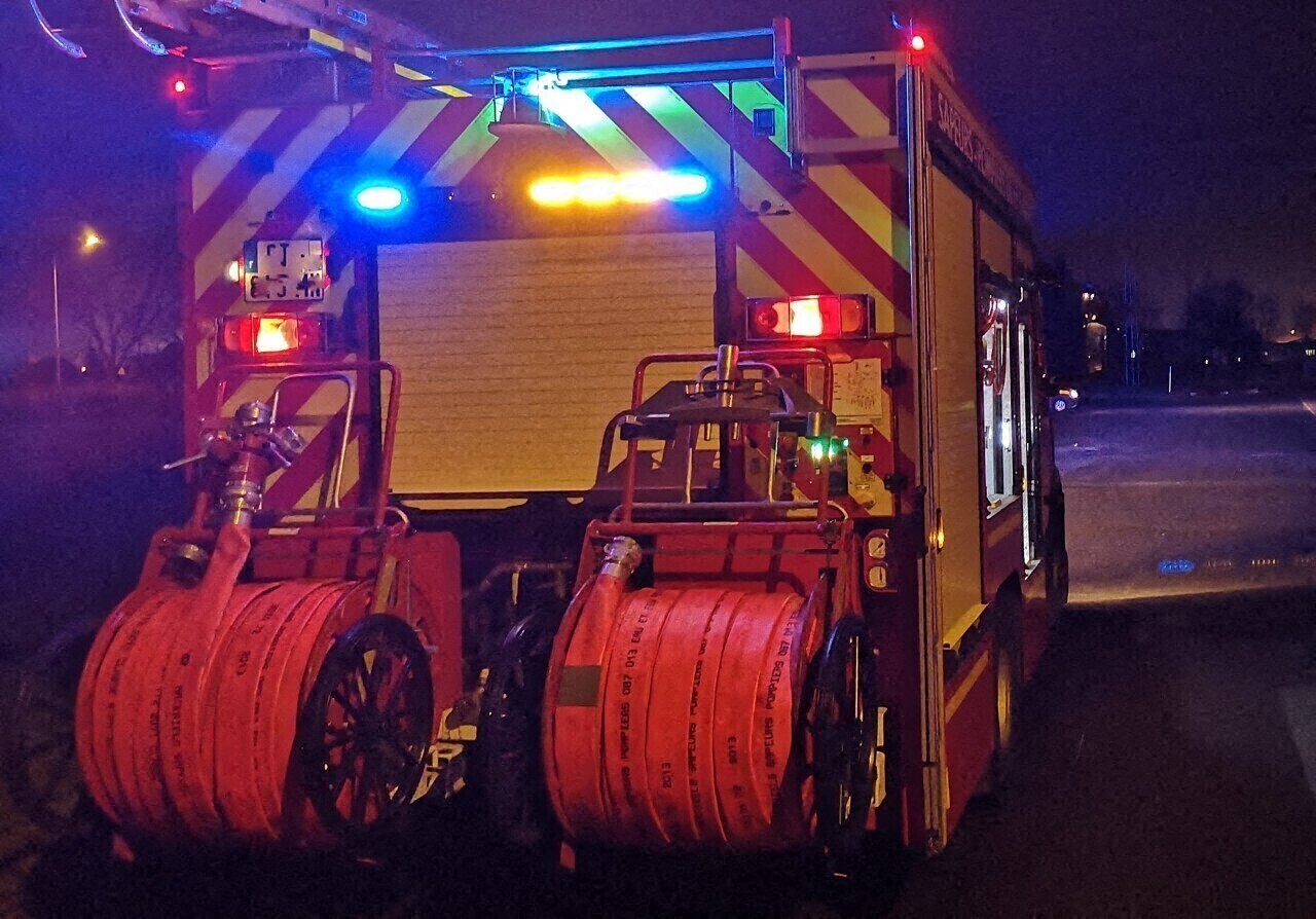 un appartement prend feu, l'immeuble évacué et une personne transportée au CHU