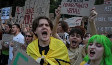 en Ukraine, le faux pas qui ébranle Zelensky – Libération