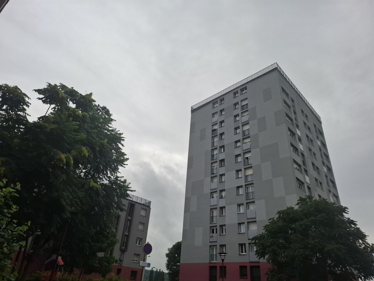 Intrusions, mort d'un chien, excréments... Près de Rouen, les squatteurs terrorisent une famille