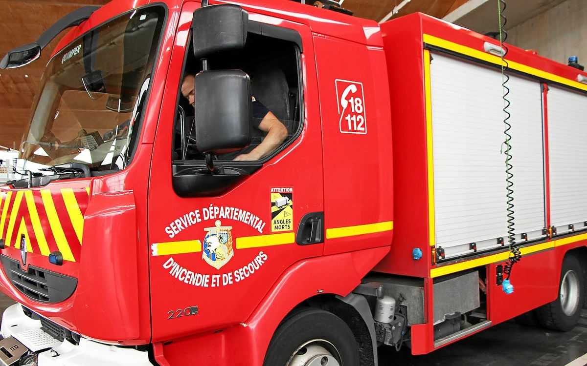 Au nord de Rennes, 39 pompiers mobilisés pour l’incendie d’un bâtiment agricole en pleine nuit
