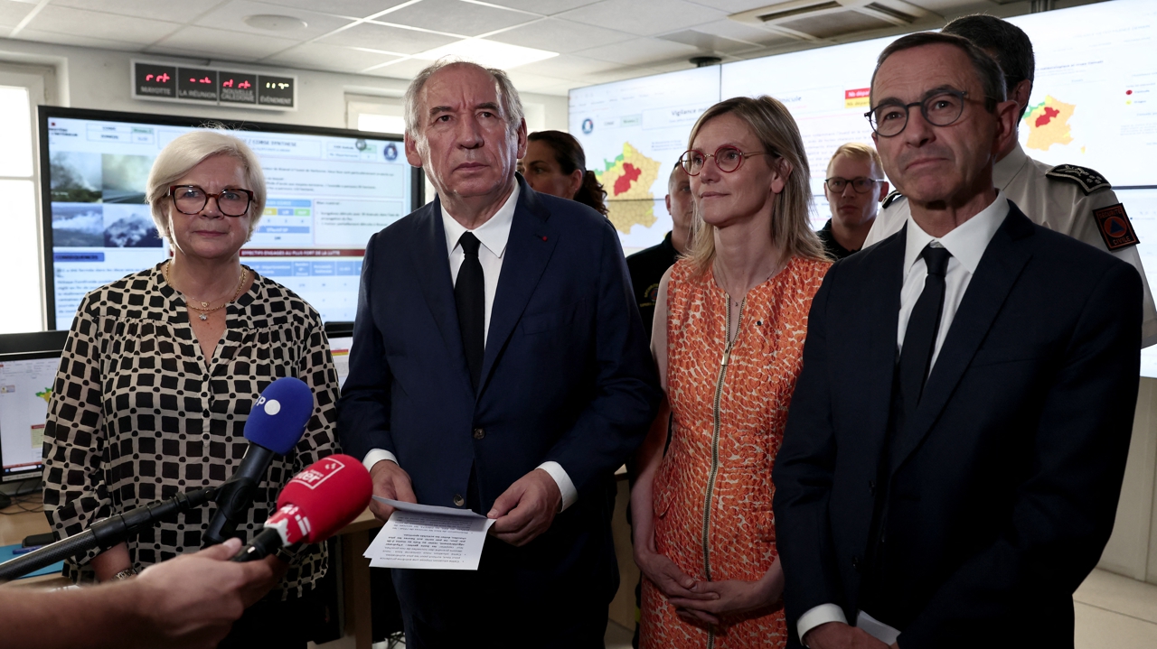 la vigilance rouge "concerne tout le monde", alerte François Bayrou