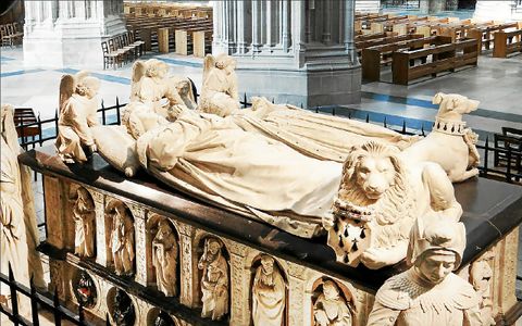 Le tombeau de François II de Bretagne et de Marguerite de Foix avait été commandé par Anne de Bretagne pour honorer la mémoire de ses parents.