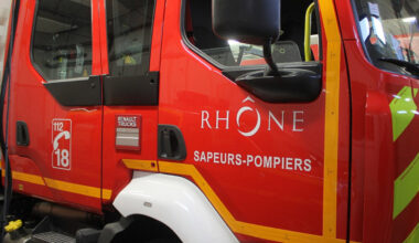 le conducteur prend la fuite et abandonne son passager 