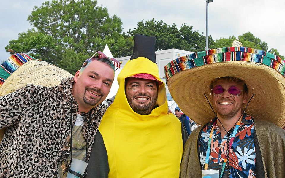 Des spectateurs ont choisi l’option déguisement pour profiter du festival fouesnantais Festidreuz.