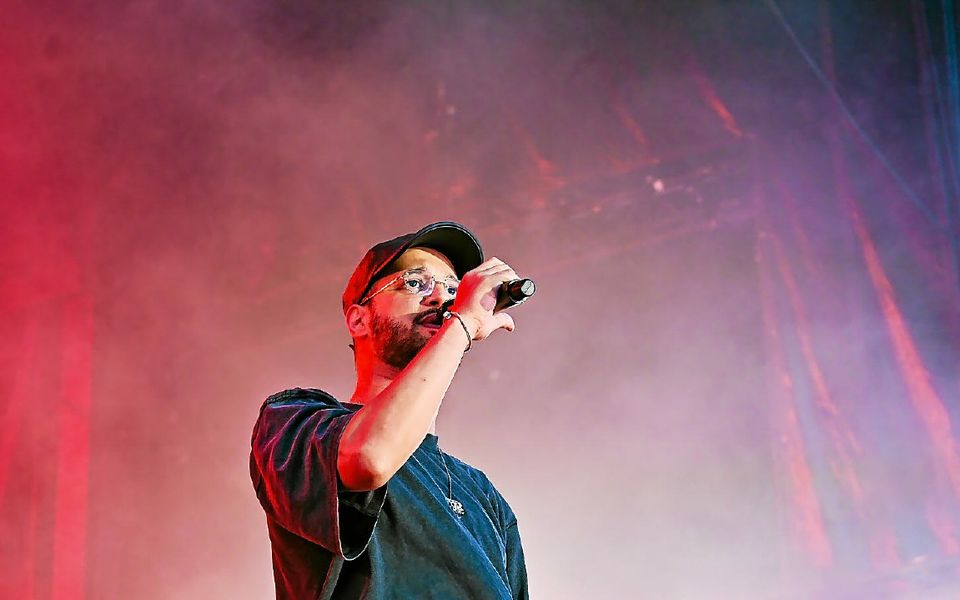 Le rappeur franco-algérien Soolking a assuré l’ambiance du Festidreuz, dimanche 6 juillet, en interprétant notamment son titre « Bebeto »..