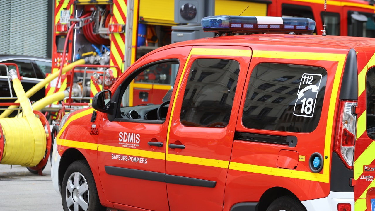 un panache de fumée visible dans l'agglomération