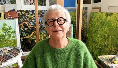 À Douarnenez, Vonnick Caroff accroche une année de pensées visibles dans son atelier
