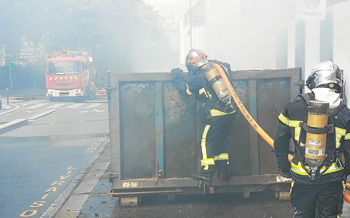 Une benne à ordures prend feu dans le centre-ville de Rennes, la circulation coupée