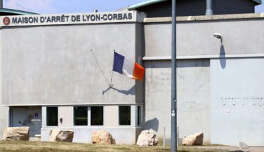 un détenu disparaît en se cachant dans un sac