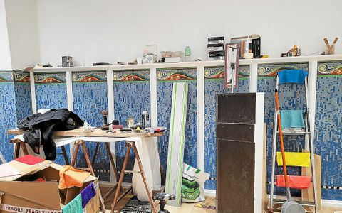 Lors de son installation dans un magasin place Sainte-Anne à Rennes en 2022, Yann Guelec avait découvert tout un mur orné de mosaïques Odorico.