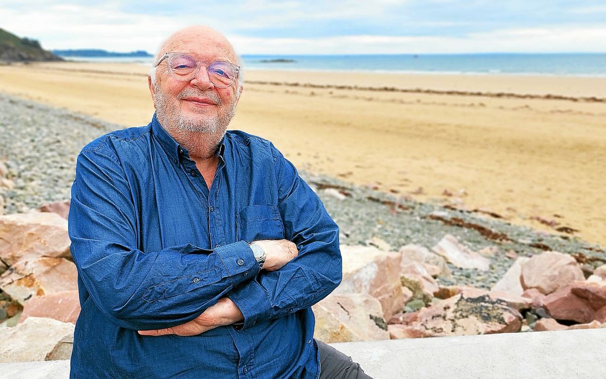 « J’aime bien taquiner » : l’humoriste Bernard Mabille prend ses quartiers d’été à Erquy avant son spectacle à Plédéliac