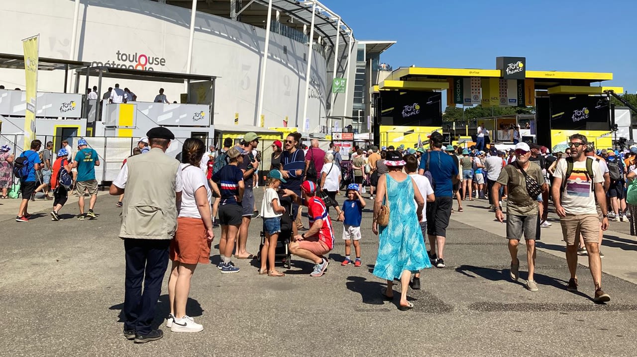 Le paddock de départ est installé près du Stadium de Toulouse.