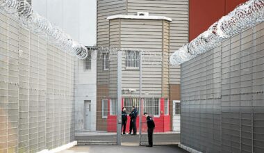 Évasion dans le sac d’un codétenu près de Lyon : l’évadé et son complice mis en examen et écroués