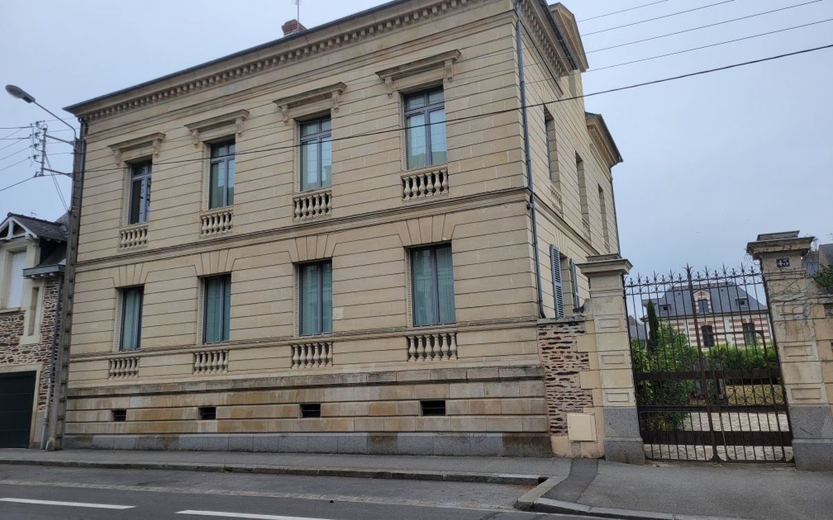« On n’est pas en région parisienne » : à Rennes, cette maison est en vente à 3,4 M d’€