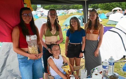 1 kg de cacahuètes et des nouilles instantanées : Olivia et ses copines misent tout sur des plats bourratifs. Et l’équilibre alimentaire dans tout ça ? « On a fait bien pire. D’autres années, c’était biscuits apéritifs sur biscuits apéritifs… »