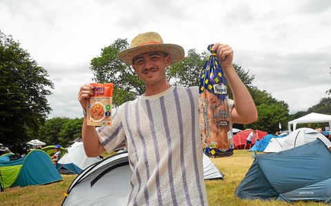 Plat préparé non réchauffé et brioche au beurre : et oui, certains ont quand même envie de bien manger. Dommage pour autant qu’il n’y ait pas de micro-ondes au camping, regrette Louis.