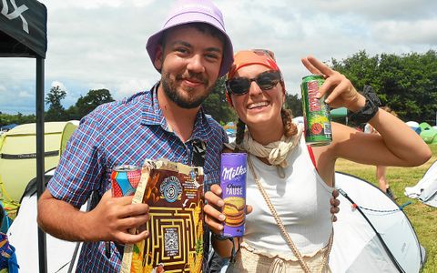 Des céréales ou des gâteaux au chocolat bien arrosés : « Vous l’aurez compris, on se nourrit sur le site du festival », sourient Tom et Estelle.