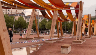 l'oeuvre d'art place Bellecour à Lyon a été vandalisée, son accès restreint