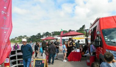 À Perros-Guirec, des auteurs, des livres et des dédicaces avec le Camion qui Livre