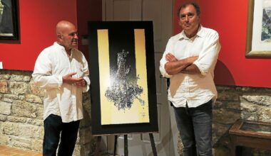 Le tableau d’Alain Coadou ayant illustré l’édition 2025 de la Grande Troménie de Locronan entre au musée Charles-Daniélou