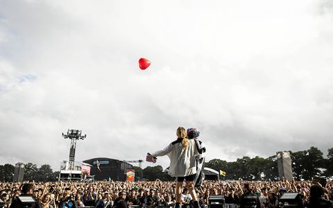Un cœur et le drapeau breton : les symboles de la prestation de Zaho de Sagazan, dimanche 20 juillet, aux Vieilles Charrues.
