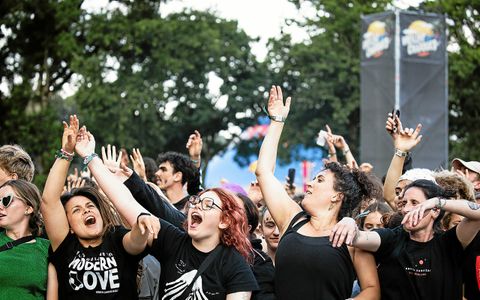 Au premier rang, les fans de Zaho de Sagazan ont oscillé entre larmes et euphorie.