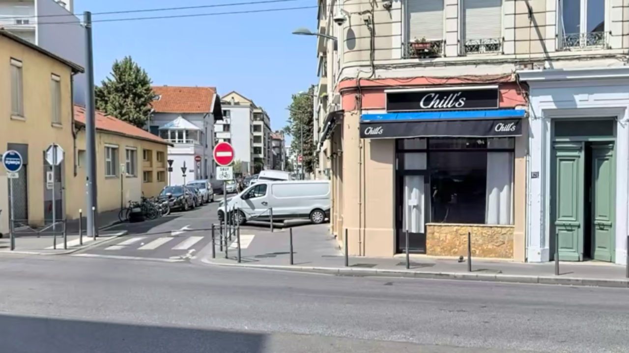 un quinquagénaire se fait arracher sa chaîne en pleine journée à Villeurbanne