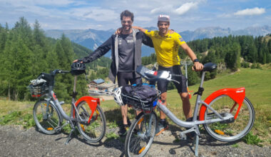 Deux cyclistes amateurs réalisent une étape alpine du Tour de France en Vélo’v