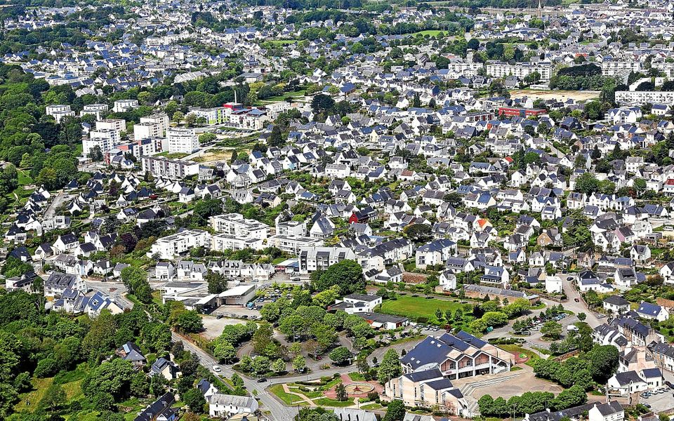 Quatre associations ont porté le dossier devant la juridiction : l’AALLPA, l’Umivem, l’association Eau et rivières de Bretagne et les PLUmés.