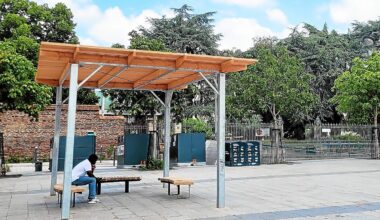 « C’est mieux que rien » : à Rennes, l’ombrière en test sur la place Hoche peine à convaincre