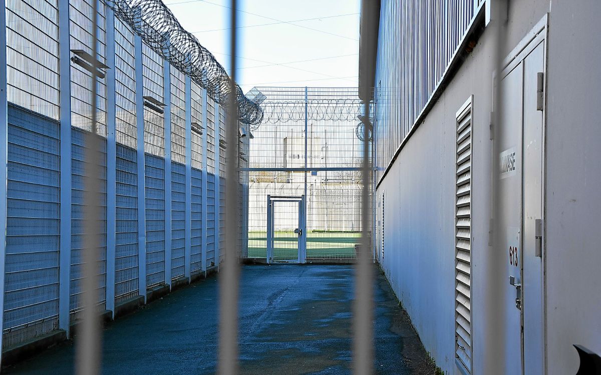« Faut-il que les surveillants deviennent psychiatres ? » A la prison de Rennes-Vezin, le ras-le-bol des agents après une agression