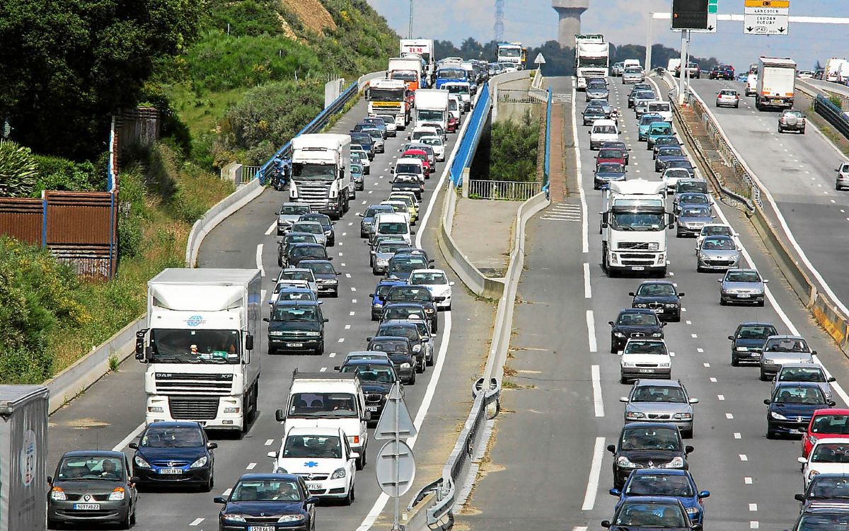 Plus de 60 kilomètres de bouchons cumulés sur la RN165, la RN12 et la rocade de Rennes en Bretagne ce samedi