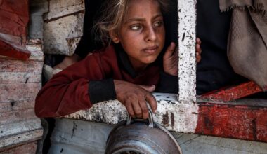Londres veut larguer de l’aide humanitaire et évacuer des enfants ayant besoin d’une aide médicale