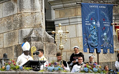 Le cardinal Robert Sarah lors de la messe pontificale, envoyé spécial du pape à Sainte-Anne-d’Auray.