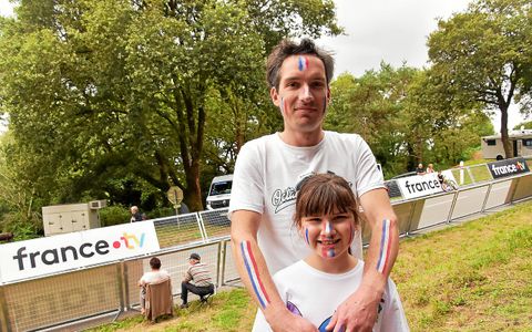 Jasmine et son papa, Antoine, féru de VTT, qui veut, lui, inculquer avant tout le goût de l’effort physique.