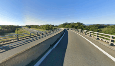 Loire : un camion transportant des animaux se renverse sur l'A89