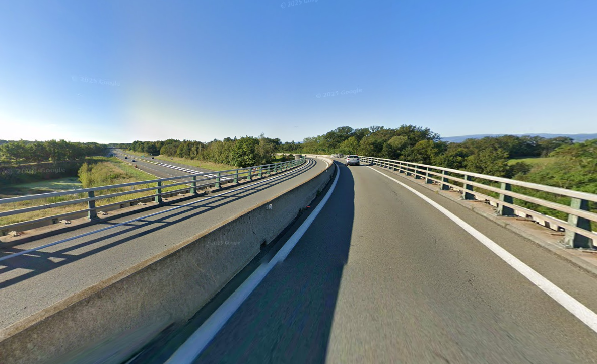 Loire : un camion transportant des animaux se renverse sur l'A89
