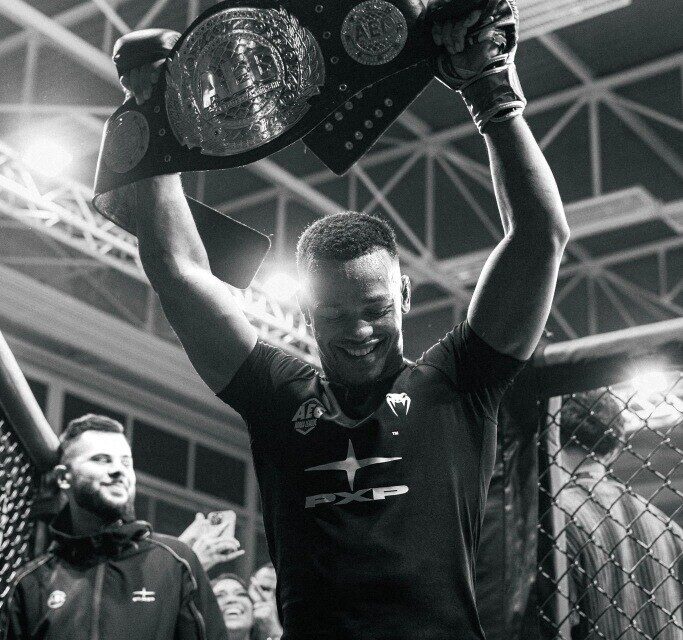 Lamp Touré champion de MMA en catégorie lightweight à l'AEC Rennes en janvier 2025