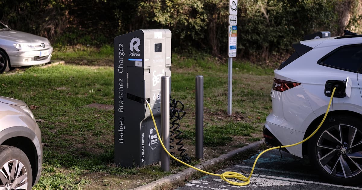 Les ventes de voitures neuves dégringolent en juin en Europe, celles des électriques progressent partout… sauf en France – Libération