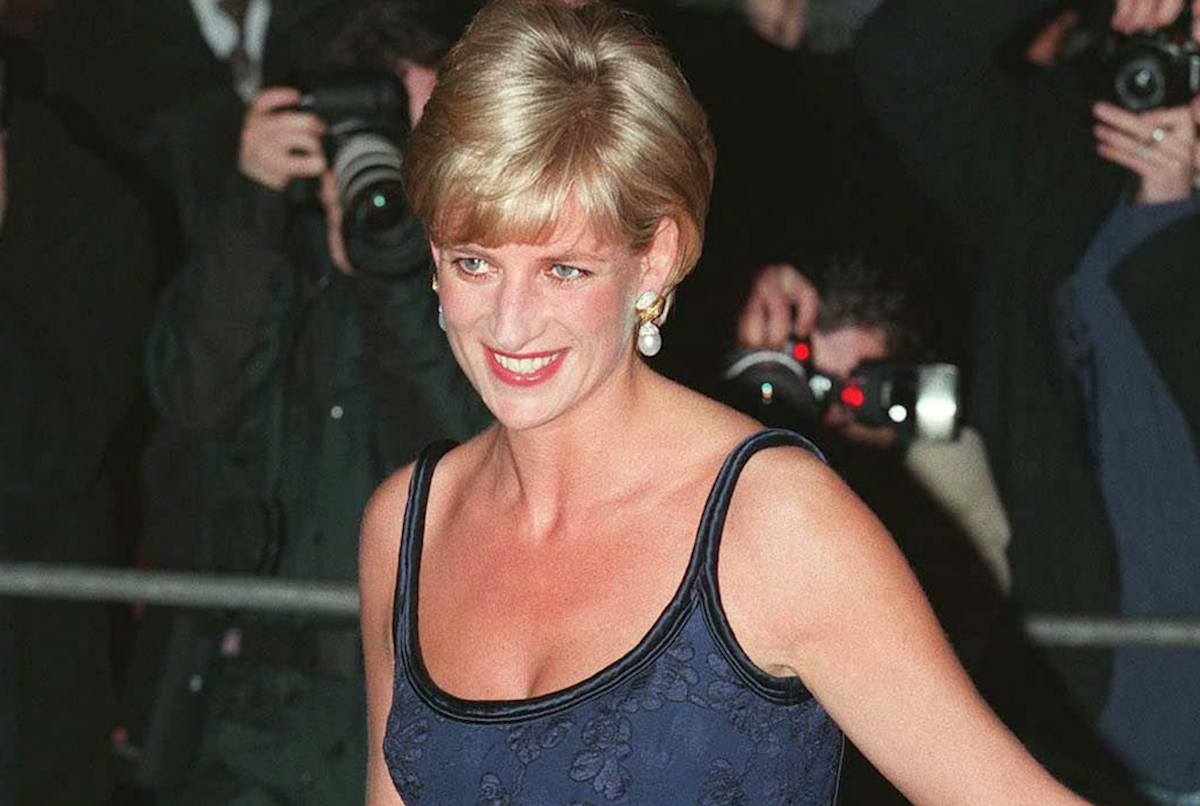 découvrez la symbolique derrière la robe qu'elle portait pour son dernier anniversaire