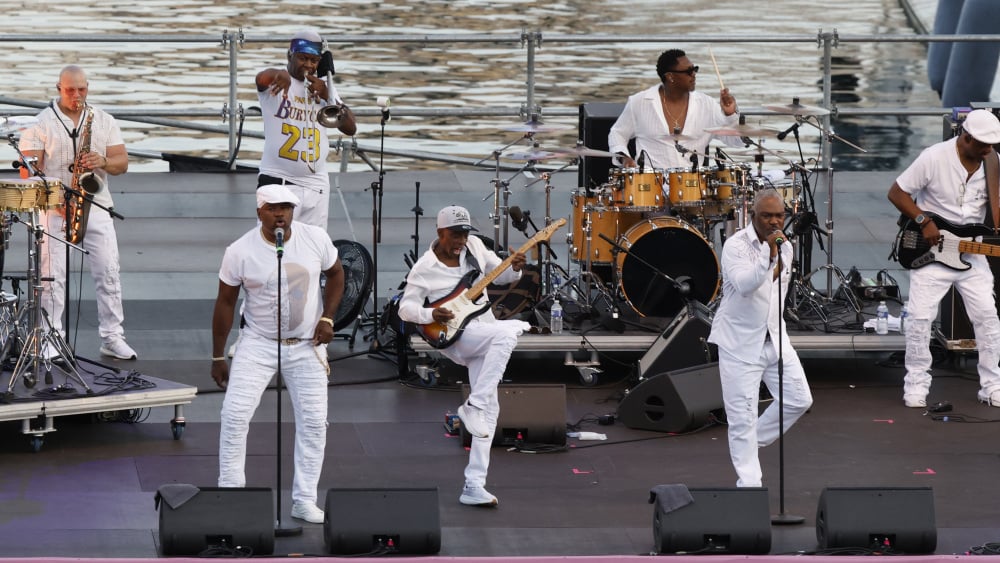 Earth, Wind & Fire ont enflammé le Vieux-Port de Marseille dans une ambiance disco