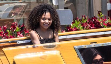 En photos, Stormi, la fille de Kylie Jenner, âgée de 7 ans, et ses tenues Chanel vintage à Venise