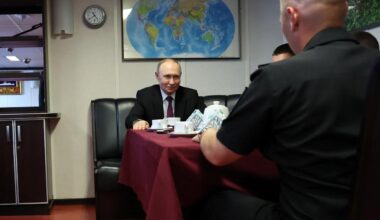 la Russie dit « prendre note » de la déclaration de Donald Trump et regrette un « ralentissement » de la normalisation de ses relations avec Washington