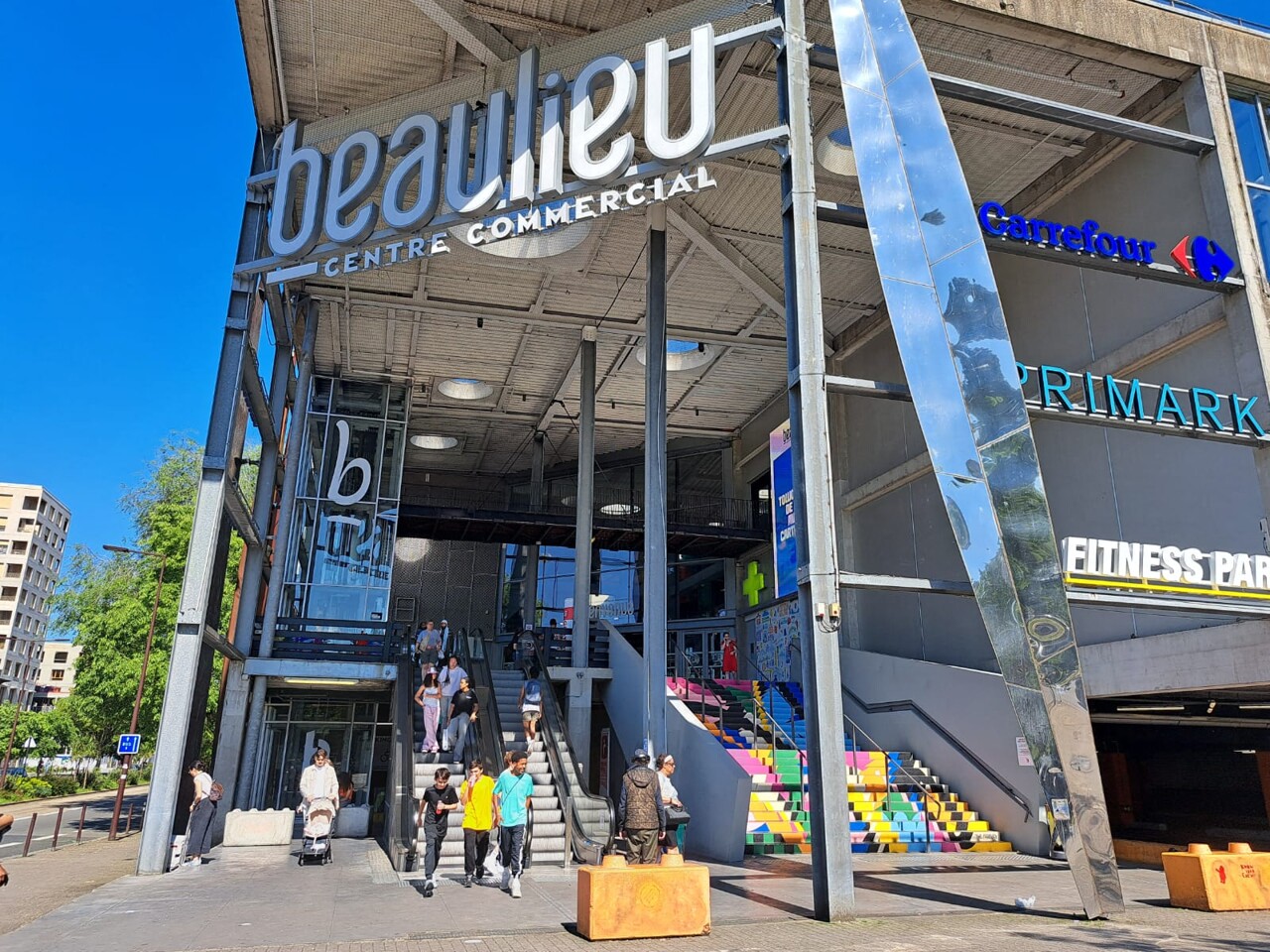 quels sont les commerces ouverts ce lundi ?